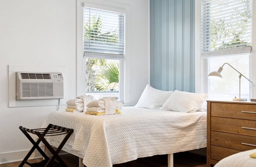 Folly Beach Hotel | Folliday Inn: Room: The Dolphin: Room 36
