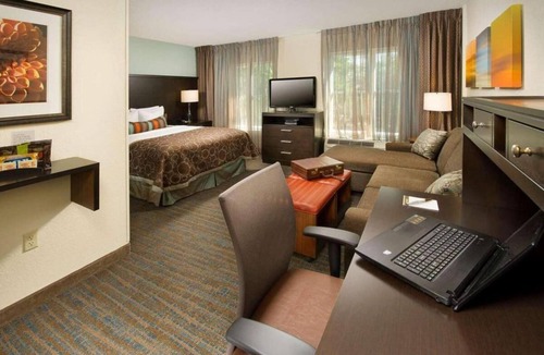 Alpharetta Hotel | For the Whole Family! TWO Modern 2BR Suites, Pet-friendly, Free Breakfast!
