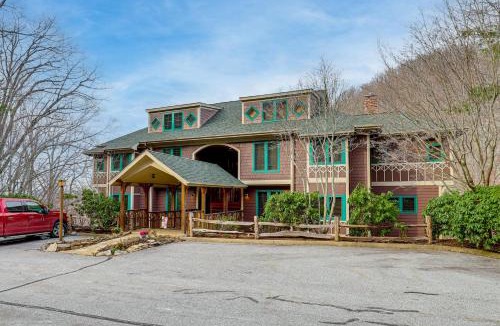 Mountain Air House | Forest-View Balcony & Trail Access! Burnsville Gem
