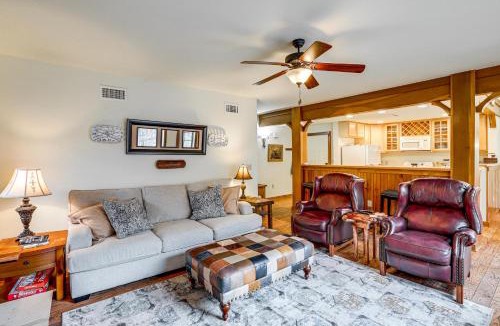 Mountain Air House | Forest-View Balcony & Trail Access! Burnsville Gem