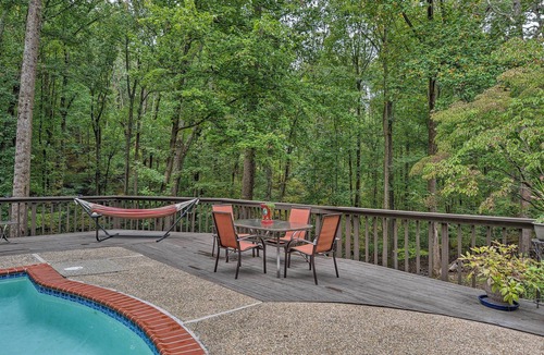 Reisterstown Apartment | Forested Couples Retreat: 20 Miles to Baltimore!