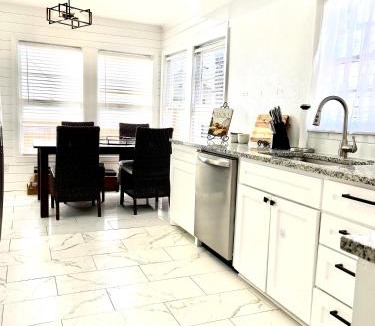North Hi Mount Villa | Fort Worth Cultural District Walk Dickies-Museums 1 King 2 Qn 3BR