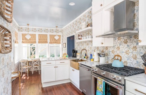 Downtown Charleston House | Four Bedrooms on Ashley! | The Beehive