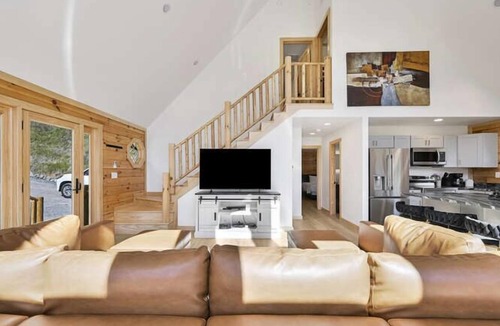 Canton House | Fox Run Log Cabin~ LUXE~Asheville~Dutch Cove
