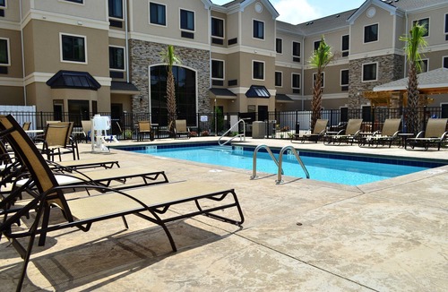 Jacksonville Apartment | Free Breakfast Buffet. Pool. Studio w/Kitchen Close to Marine Corps Air Station.