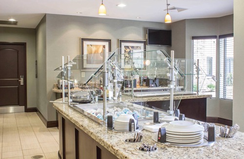 Jacksonville Apartment | Free Breakfast. Outdoor Pool. Shared BBQ. Great for Business Travel.