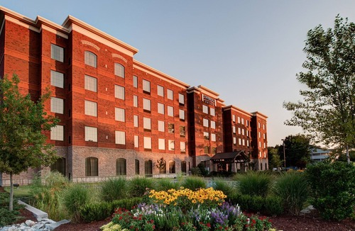 Wilmington Condo | Free Breakfast. Pool. Close to Downtown Convention Center.