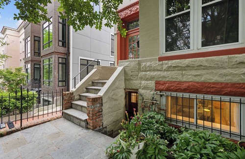 Bloomingdale Apartment | Free Parking! Large, 2BR/1.5BA with AC/TV/Internet