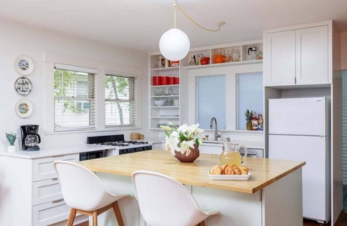 Hyde Park House | Free Parking, Walk to Food - Pastel