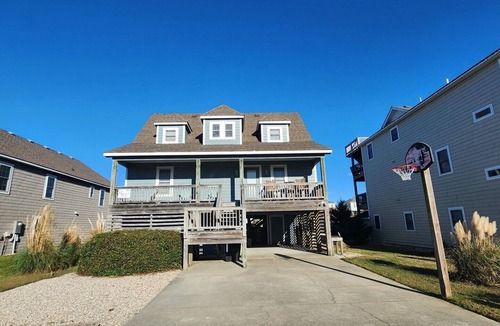 Kill Devil Hills House | Free Private Heated Pool, Hot Tub, Fall flex stays, Pets OK, Rec. Room, Close to Beach & Restaura.