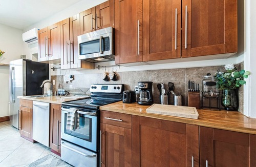 Shaw Condo | Free private parking! Spacious, vibrant home! 2-bedroom condo with WiFi