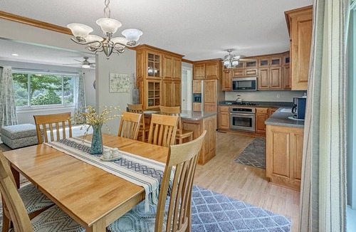 Chickamauga House | Free Ruby Falls Ticket & More -Large 4BR/3BA-3 acres- Cloudland Canyon, Chattanooga-Lookout Mountain