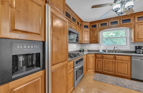 Chickamauga House | Free Ruby Falls Ticket & More -Large 4BR/3BA-3 acres- Cloudland Canyon, Chattanooga-Lookout Mountain