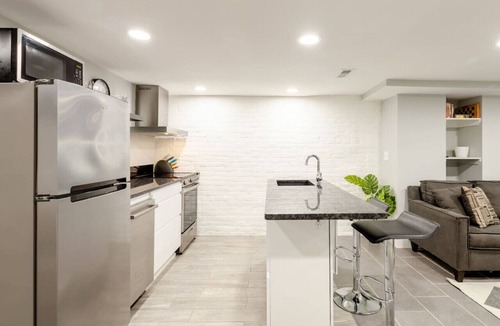 Eckington Apartment | Fresh Motif Guest Suite of Historic Row House