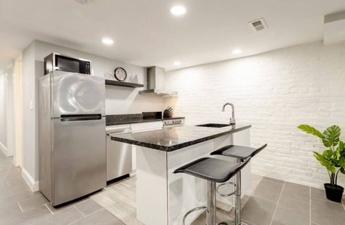 Eckington Apartment | Fresh Motif Guest Suite of Historic Row House