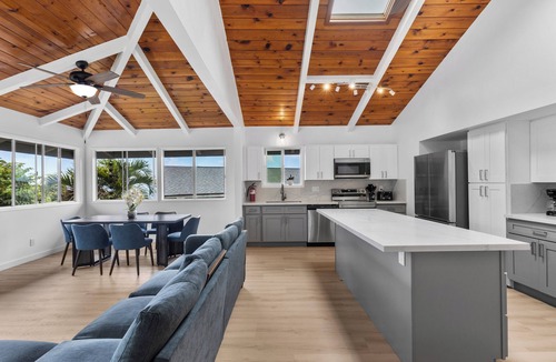 Kona Palisades House | Freshly Remodeled w/Vaulted Ceilings ,Lanai view 3.5 mi from Airport Live Local