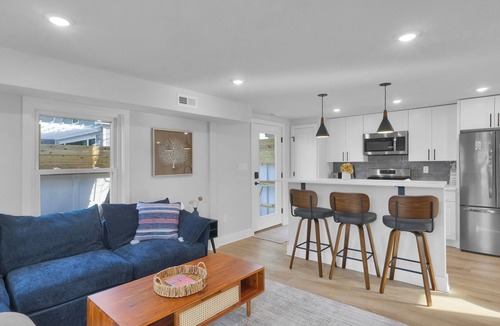 West Cape May House | Freshly Updated Cape May Home w/Private Yard!