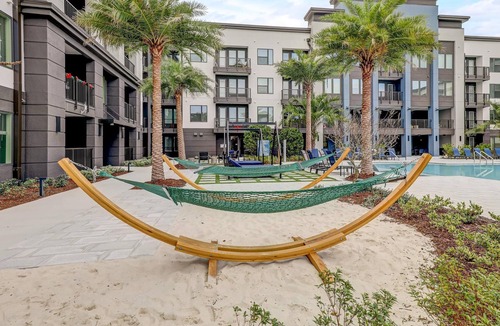 Deerwood Apartment | Frontdesk 1 BR Apt Near St Johns Town Center