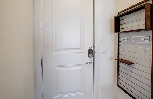 North Burnet Apartment | Frontdesk | 2 BR Apt near Austin's Amusement Park