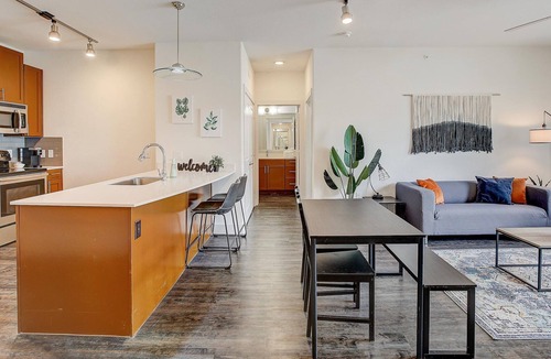 North Burnet Apartment | Frontdesk | 2 BR Apt near Austin's Amusement Park