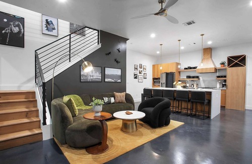 South Lamar Apartment | Full Duplex ATX Modern Creekside Retreat + Hot Tub