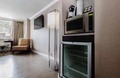 West End Apartment | Fully Equipped Apartment w/Kitchen | Close to Lincoln Memorial & White House