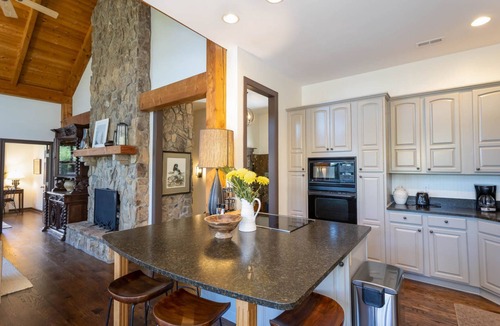 Blowing Rock Cabin | Fully Equipped Cottage near Blowing Rock