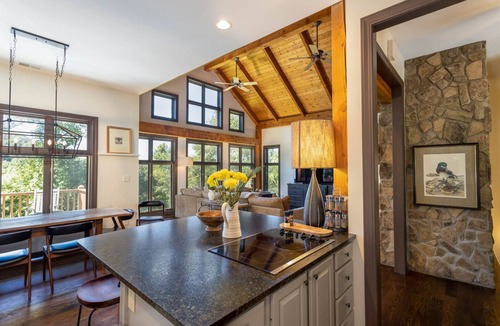 Blowing Rock Cabin | Fully Equipped Cottage near Blowing Rock