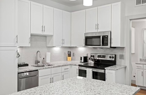 Waller Creek District Hotel | Fully Equipped for Comfort – Walk to Rainey Street, Dining & Downtown Fun