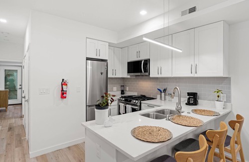 Northeast Apartment | Fully Furnished 1BR 1 Bath w/AC, Great Location & Modern Comforts Apt 3
