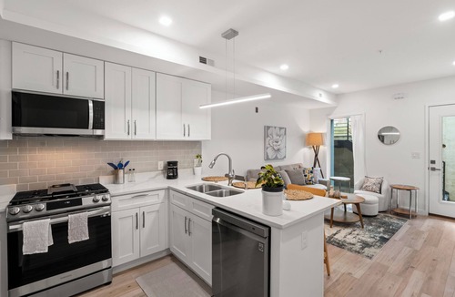 Northeast Apartment | Fully Furnished 1BR 1 Bath w/AC, Great Location & Modern Comforts Apt 3