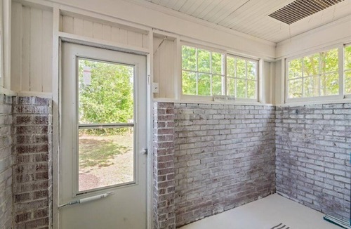 Cayce House | Fully Furnished 3BR Home Midterm & Relocation Housing