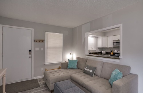 Kiln Creek House | Fully Furnished, TV, Roku & Internet. Just Bring Your Suitcase
