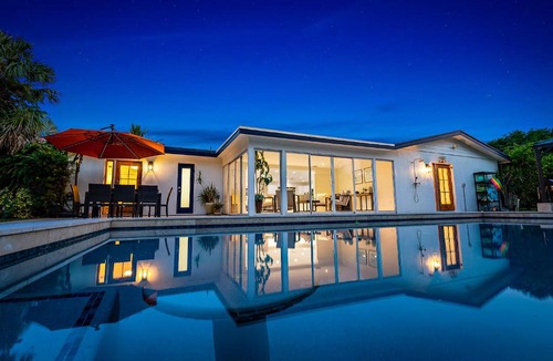 Hunt Club Apartment | Fully Remodeled, Huge Backyard, Pet-Friendly, Pool