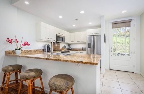 Kahaluu Bay House | FULLY RENOVATED UNIT. 3 BDRM, 3 BATH SLEEPS 8. PERFECT FOR GRANDPARENTS