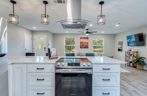 Dripping Springs House | Fully Updated Dripping escape w/Pool on 2 acres