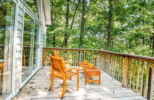 Clarkesville House | Fun getaway on three wooded acres with furnished deck & forest views