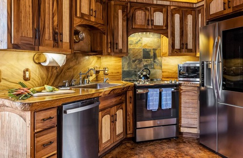 Waimanalo Villa | Fun Hawaii Hobbit House w/ AC, Tropical Vibes, Mountain View, Steps to the Beach