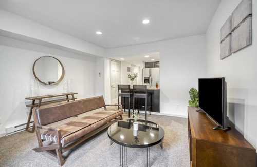 Hill East Apartment | Functional Apartment #325