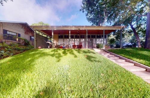 McQueeney House | Funshine | Riverfront house in Mc Queeney with guest house, river views, grill