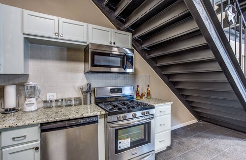 Old East Dallas House | Furnished Loft in Deep Ellum