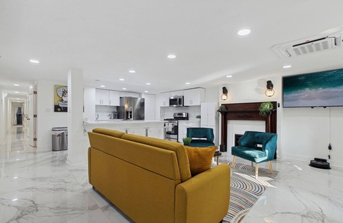 North Capitol Street House | GardenLevel 4BR/2.5BA-Parking+By Convention Center