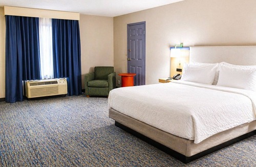 Glen Burnie Hotel | Garner Hotel Glen Burnie BWI Airport Area by IHG