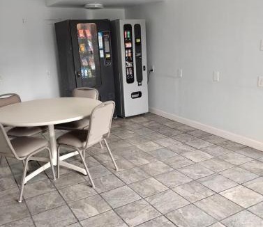 Baton Rouge Apartment | Gated 2 Double Bed Studio with Full Kitchen 112