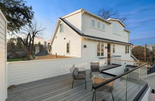 East Cesar Chavez House | Gated 5 Bedroom Walkable to East Austin