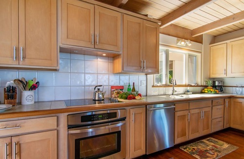 Pauwela House | Gather with Family or Friends at a Gorgeous Estate. Pool, Views - Permitted