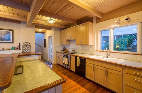 Pauwela House | Gather with Family or Friends at a Gorgeous Estate. Pool, Views - Permitted