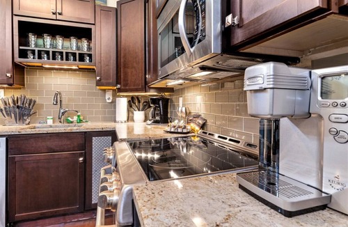 Clarksville House | Gay Friendly Modern Guest House - Great Location - EV Charger