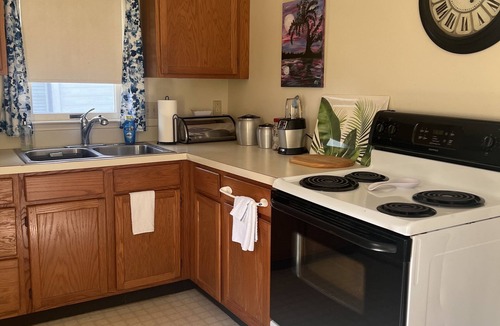 Fairview Beach Cottage | Gem on the Potomac River! Private beach, local restaurant, beautiful sunsets!