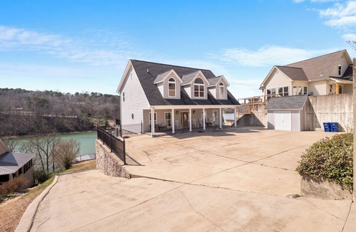 Cullman House | Generations Cove - Welcome to your perfect lakefront getaway!